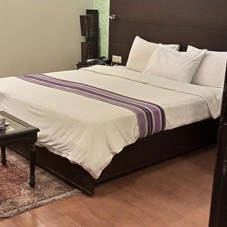 Hira Guest House Карачі Екстер'єр фото