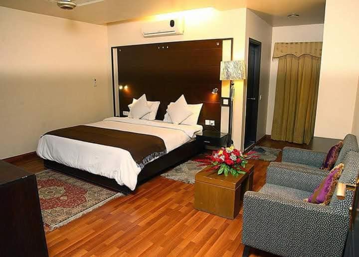 Hira Guest House Карачі Екстер'єр фото