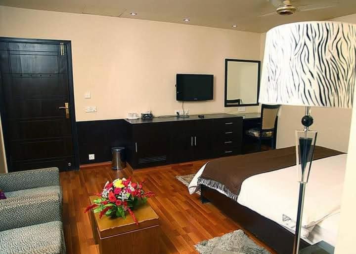 Hira Guest House Карачі Екстер'єр фото