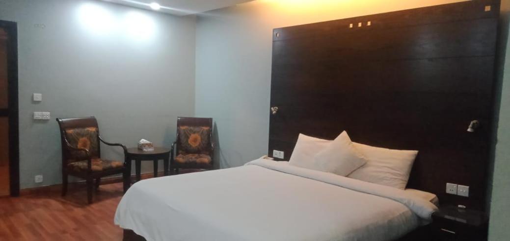 Hira Guest House Карачі Екстер'єр фото