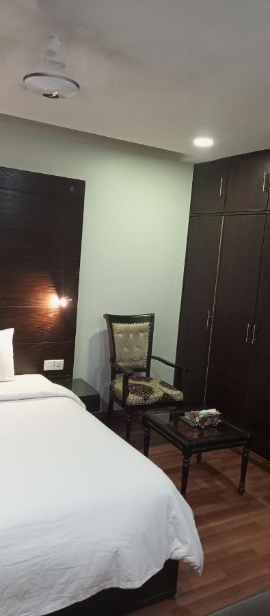 Hira Guest House Карачі Екстер'єр фото