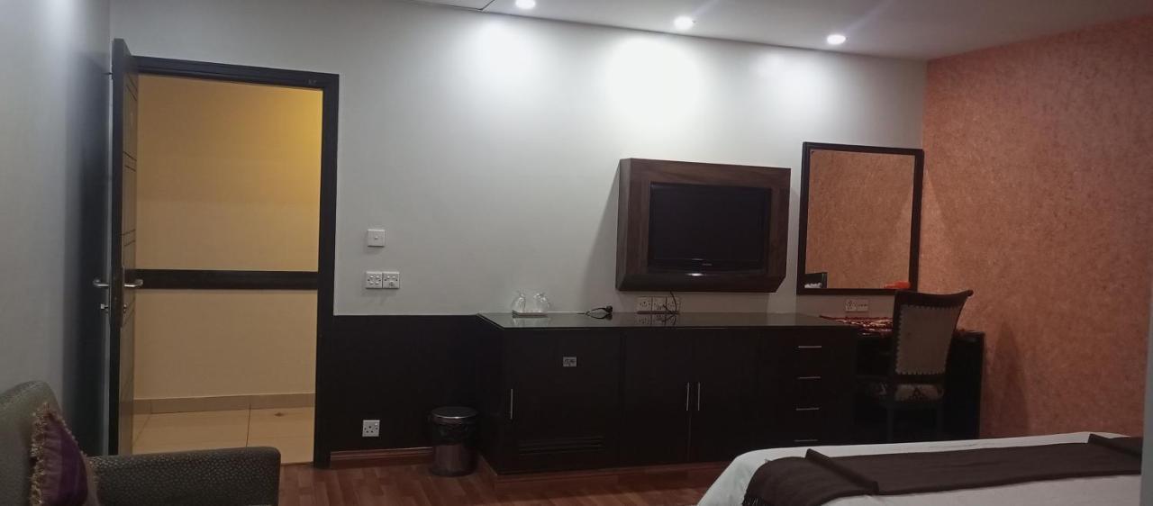Hira Guest House Карачі Екстер'єр фото