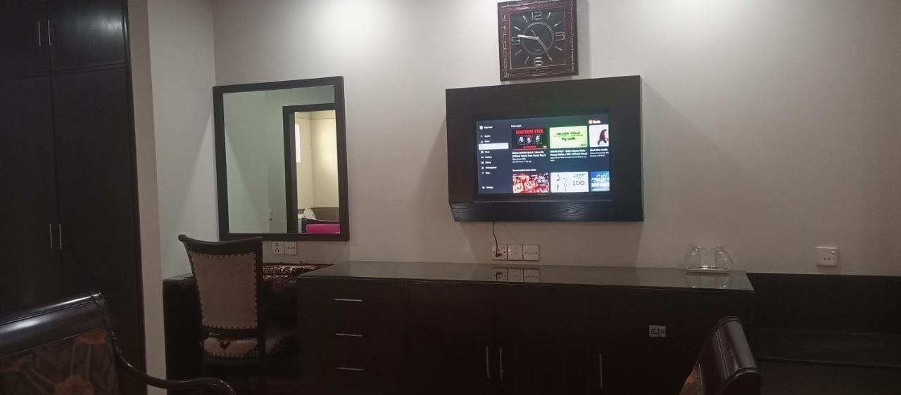 Hira Guest House Карачі Екстер'єр фото